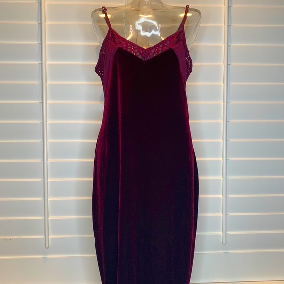 Relished Velvet Midi Dress - Picture 1 of 11